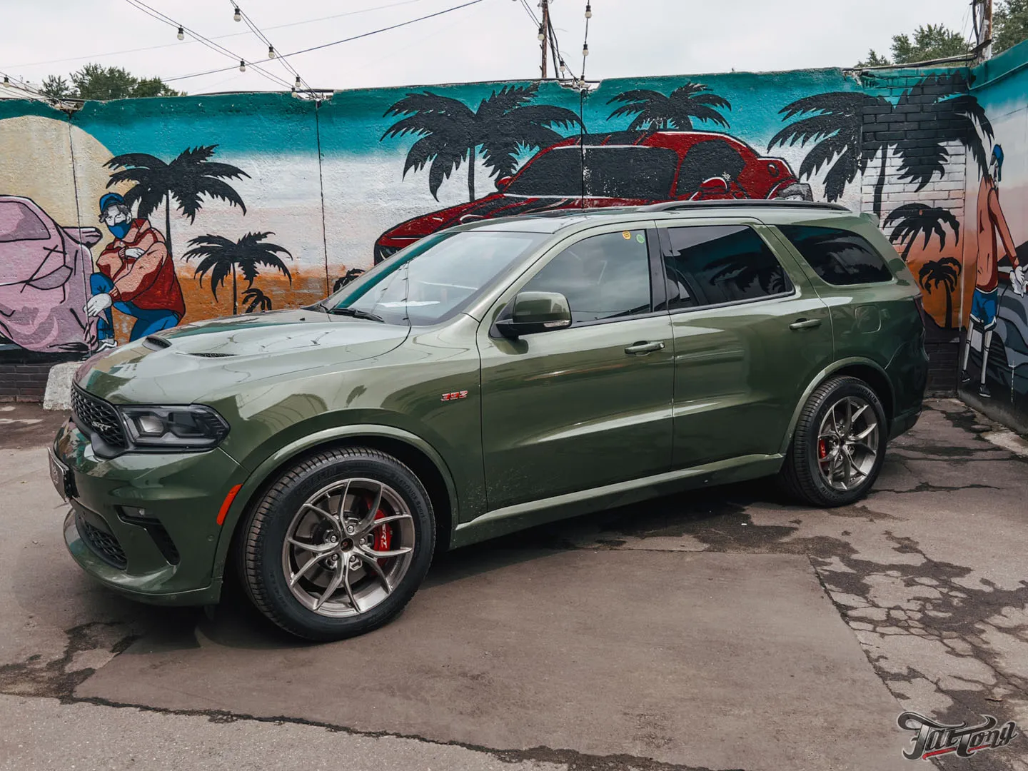 Большой проект по Dodge Durango SRT для постоянного гостя, часть 1: кузовной ремонт, работы в техцентре, комплексная шумоизоляция и новая акустика + установка доп.оборудования